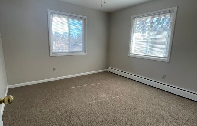 2 beds, 1 bath, $1,100, Unit -