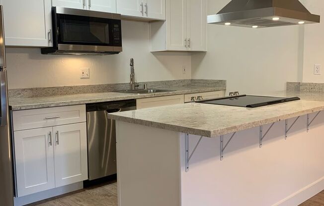3 beds, 2 baths, 1,300 sqft, $2,295, Unit 21