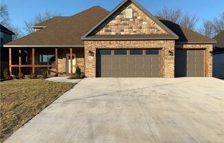 Bentonville Willowbrook Farms 4 Bedroom Home!