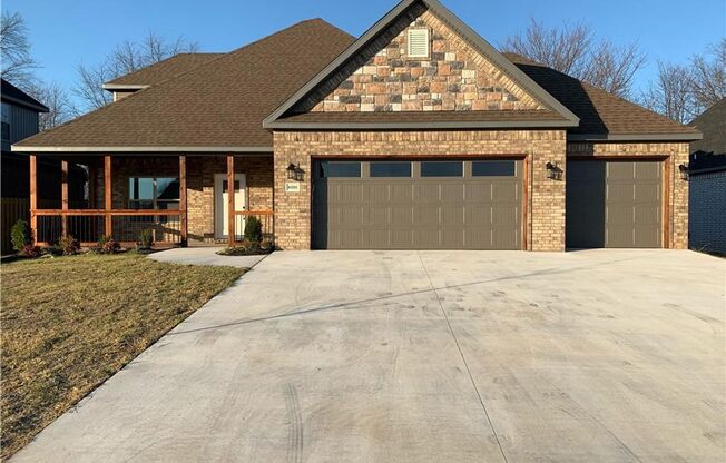 Bentonville Willowbrook Farms 4 Bedroom Home!