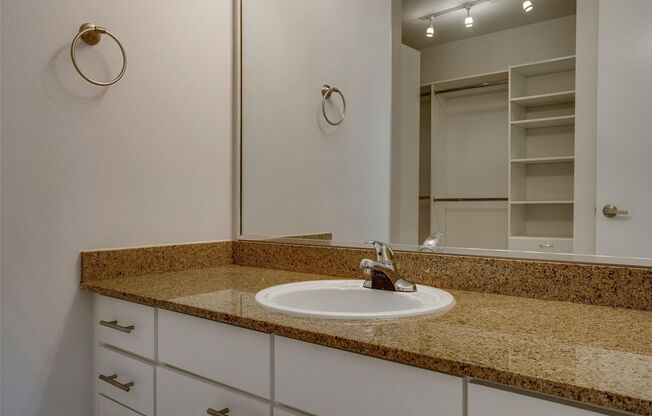 1 bed, 1 bath, $1,700, Unit # 2B