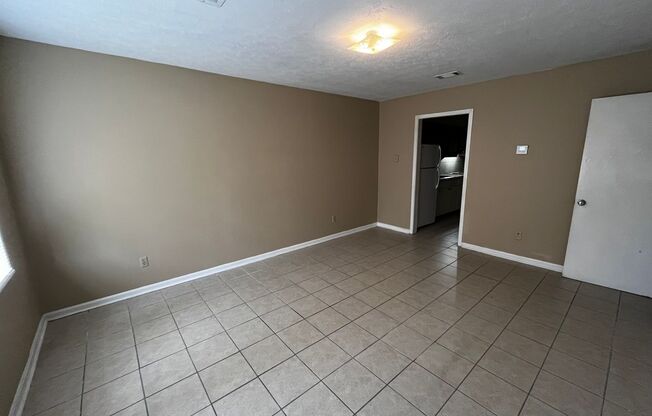 1 bed, 1 bath, $650, Unit Apt: 10