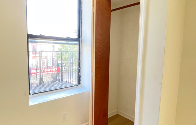 3 beds, 1 bath, $3,000, Unit 5