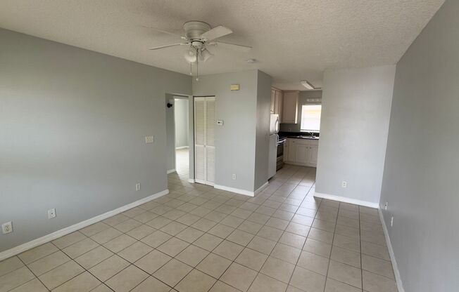 Nice 2/1 2nd floor condo for rent in Jax beach 3D Virtual Tour Inside!