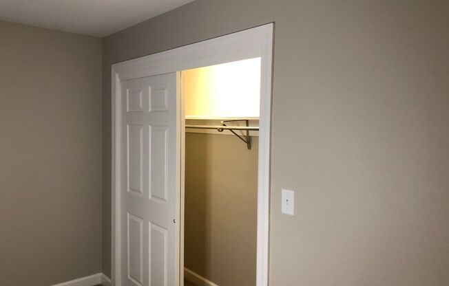 1 bed, 1 bath, 775 sqft, $1,300, Unit 1605E