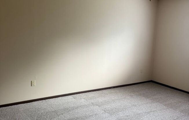 1 bed, 1 bath, 700 sqft, $790, Unit 0033