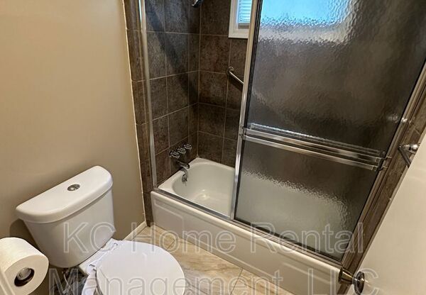 308 NE INDEPENDENCE AVE