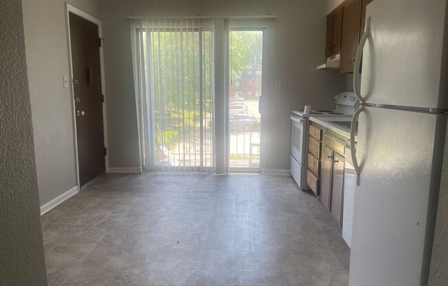 2 beds, 1.5 baths, $650, Unit 40