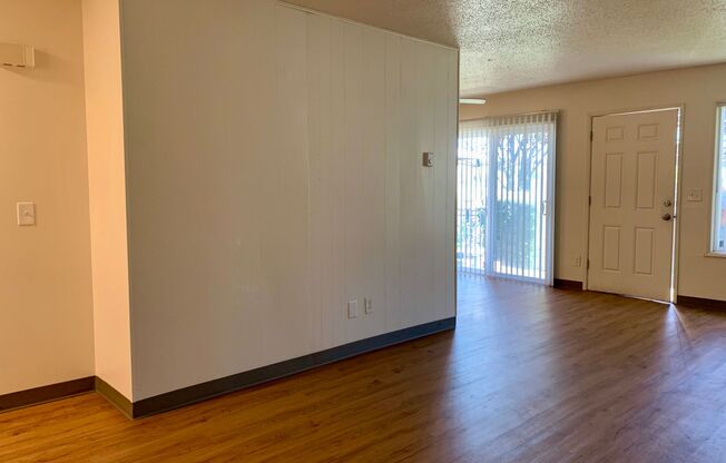 2 beds, 1 bath, 925 sqft, $1,470, Unit 2