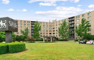 Spacious & Updated One Bedroom W/All Energy Utilties Included, Parking, Laundry on Site, & Much More!