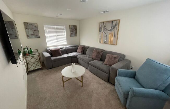 Spacious & Modern Home in Jurupa Valley!