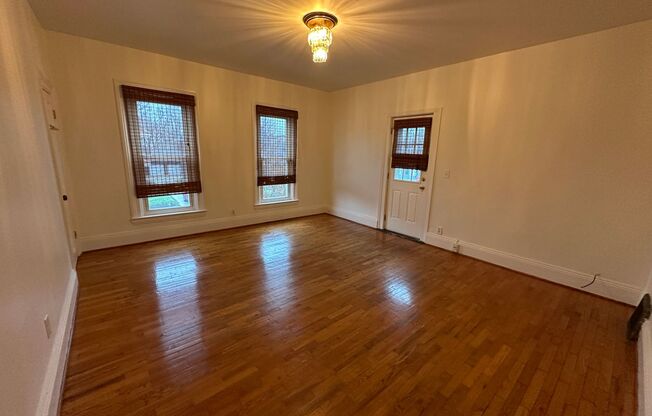 1 bed, 1 bath, 748 sqft, $1,150, Unit Apt 3