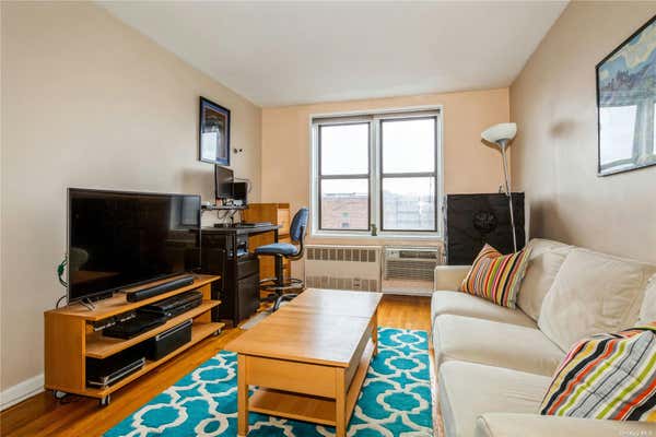 1 bed, 1 bath, $2,000, Unit 511