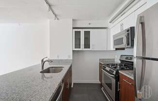1 bed, 1 bath, 704 sqft, $5,300, Unit N5E