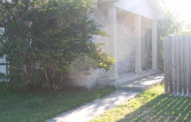 1008 DISRAELI CIR