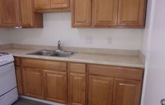 2 beds, 1 bath, $2,000, Unit Unit 3