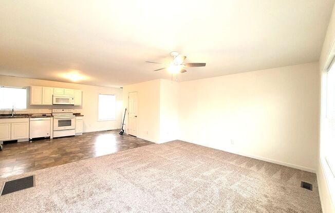 3 beds, 1 bath, $1,100