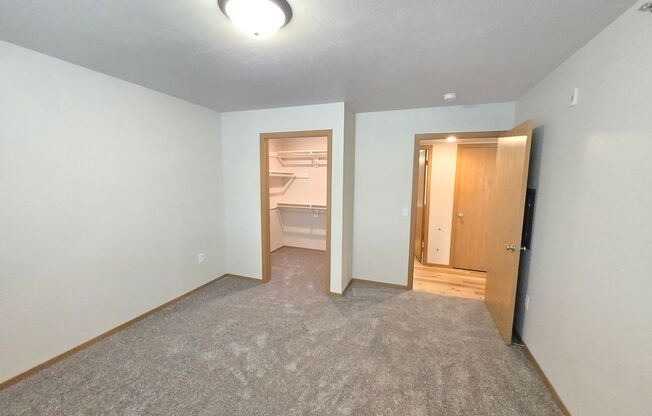 2 beds, 1 bath, 1,090 sqft, $1,230, Unit 3400 303