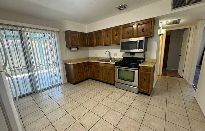 2 beds, 1 bath, $1,400