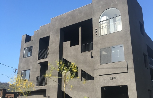 3 beds, 2 baths, 1,200 sqft, $3,500, Unit H