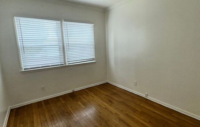 2 beds, 1 bath, 900 sqft, $3,250, Unit 2611-A Euclid St.