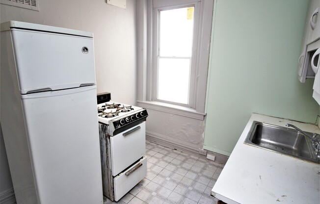 Studio, 1 bath, 10 sqft, $675, Unit #2R