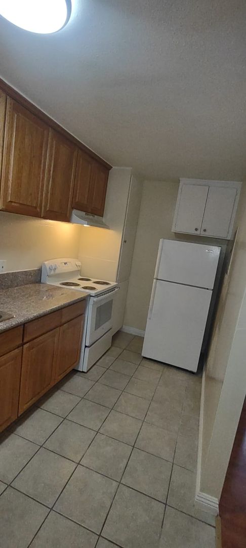 Studio, 1 bath, 450 sqft, $1,500, Unit #3208F