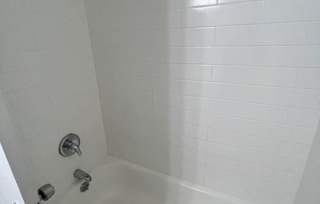 1 bed, 1.5 baths, 655 sqft, $1,629, Unit 500-04