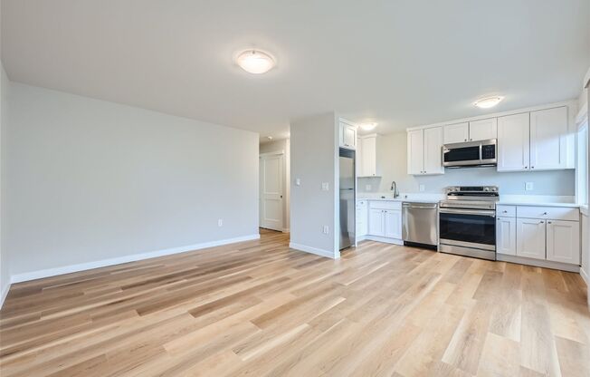 Spacious Apartment on Alki Beach!