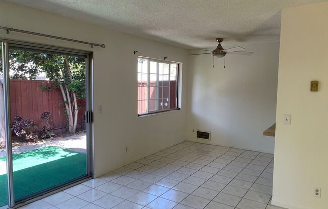 Spacious 2 Bedroom, 1 Bath Apartment w/ 1 Car Covered parking and onsite laundry