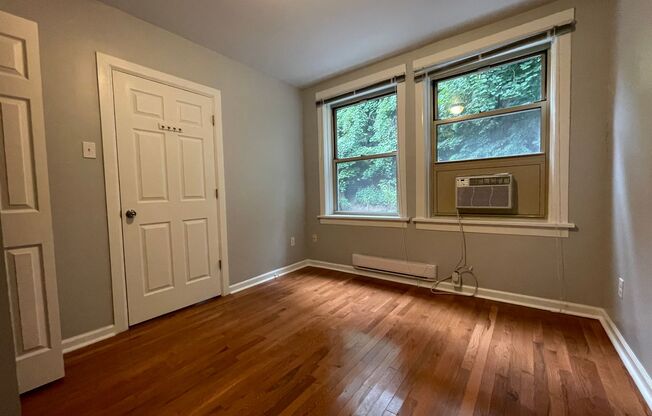 2 beds, 1 bath, 800 sqft, $1,759, Unit 5717 Hobart St. #07