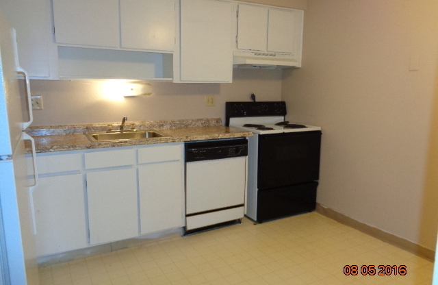 Wonderful 1 BR/1 BA Ground Floor Condo in Secured Bldg!