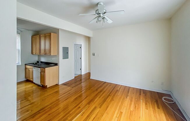 2 beds, 1 bath, 725 sqft, $2,895, Unit 857-3N
