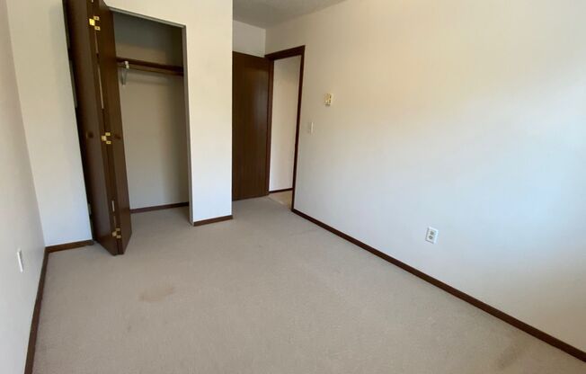 3 beds, 1 bath, $1,300