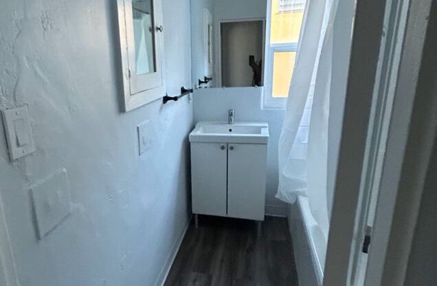 Studio, 1 bath, 425 sqft, $1,295, Unit 104