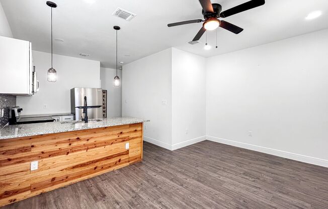 Newly Renovated 2-Bedroom Duplex Near Downtown!