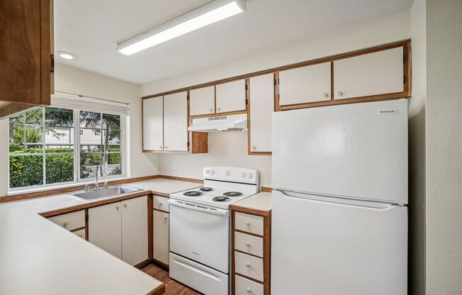 2 beds, 2 baths, 900 sqft, $1,695, Unit L090