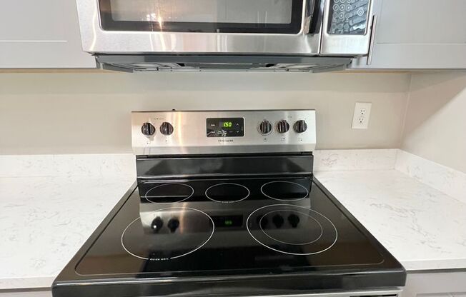 2 beds, 2 baths, 950 sqft, $1,740, Unit 2111-10 R