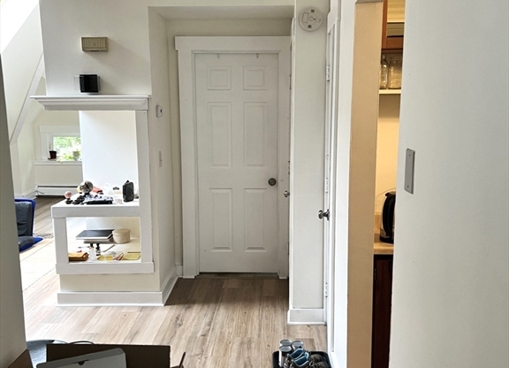 2 beds, 1 bath, 967 sqft, $1,350, Unit 3