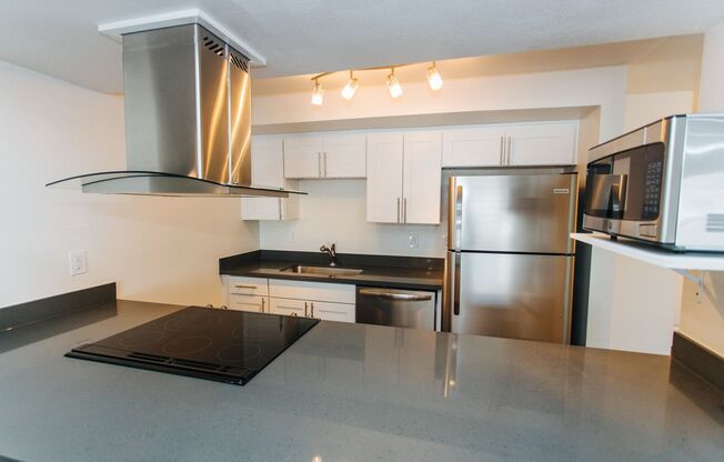 2 beds, 1 bath, 865 sqft, $2,240, Unit 207