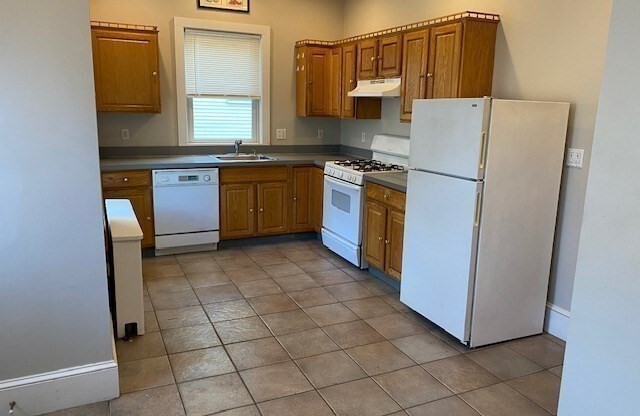 4 beds, 2 baths, 1,800 sqft, $3,500, Unit 41