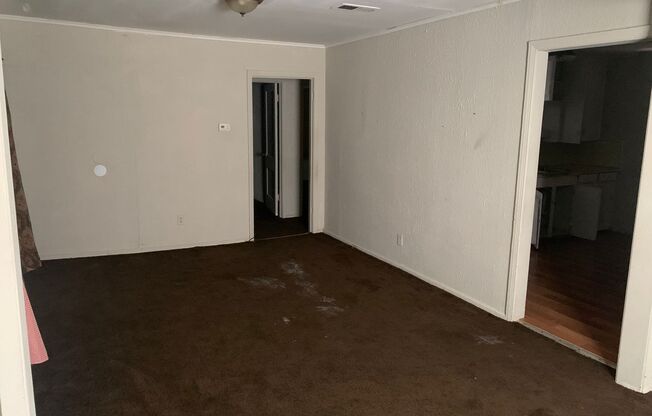 2 beds, 1 bath, $565