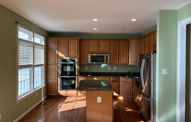 3 beds, 2.5 baths, $3,000