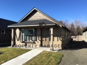 2 beds, 1 bath, 880 sqft, $1,495, Unit chin248-1