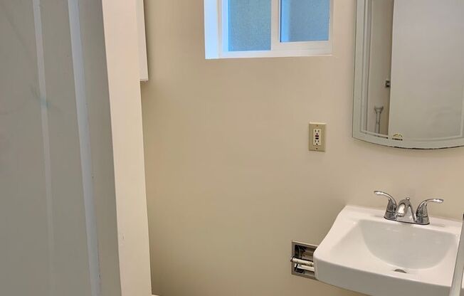 Studio, 1 bath, 300 sqft, $1,595