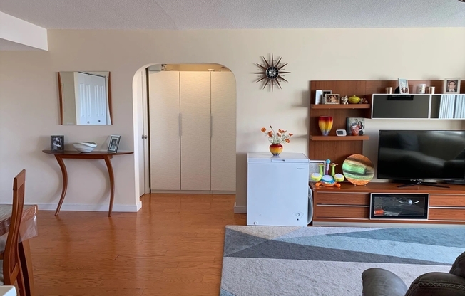 2 beds, 1 bath, 975 sqft, $3,950, Unit 506