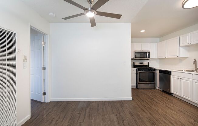 1 bed, 1 bath, $2,395, Unit 90-05