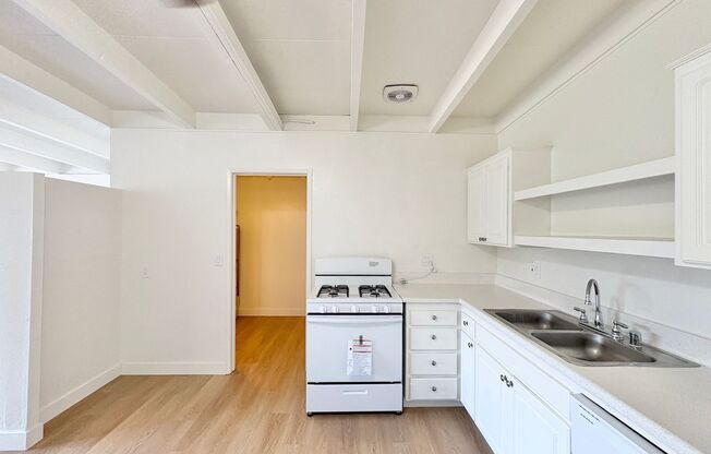 2 beds, 2 baths, 1,065 sqft, $2,600, Unit L72