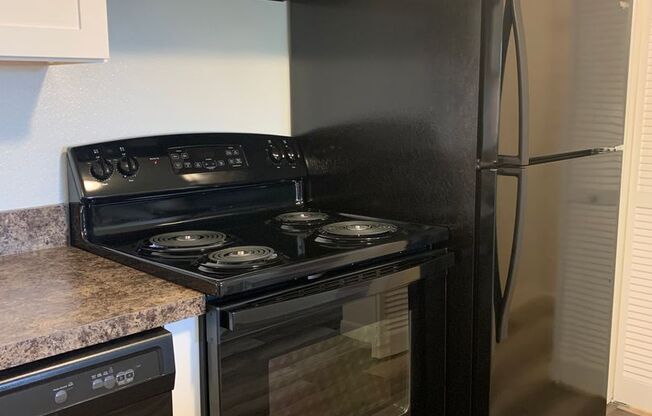 2 beds, 1 bath, 925 sqft, $1,275, Unit 34