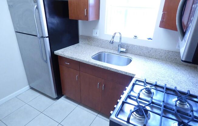 1 bed, 1 bath, 615 sqft, $2,300, Unit 3321 Barham Blvd